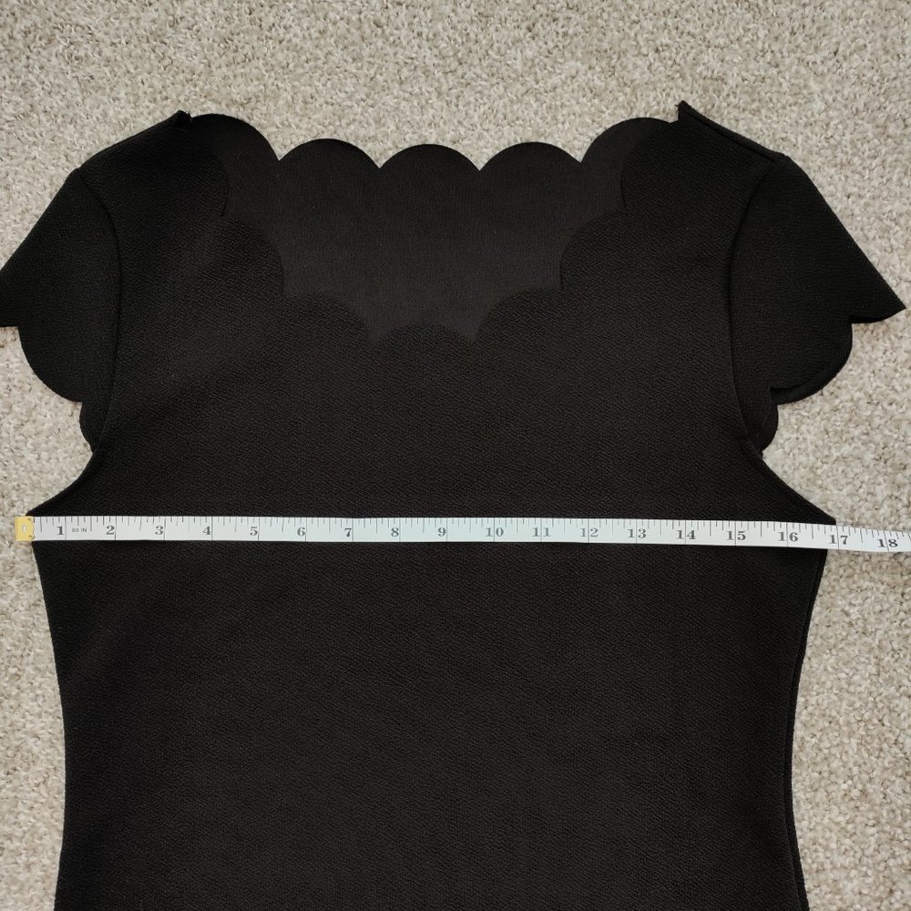 SHEIN Scallop Trim Solid Tee Size L - Picture 9 of 14